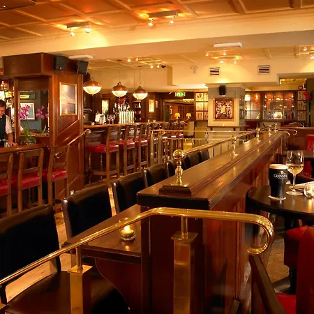 Szálloda Castlecourt Hotel, & Leisure