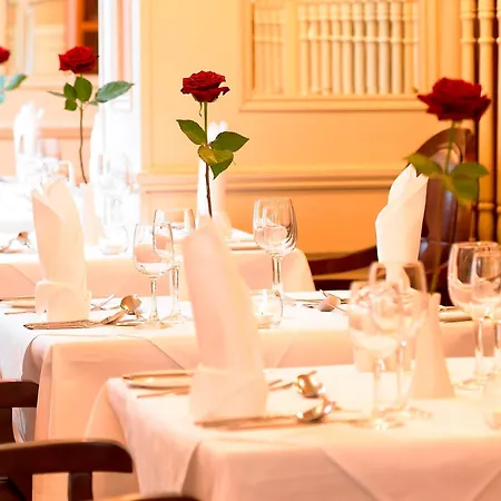 Hotell Castlecourt Hotel, & Leisure