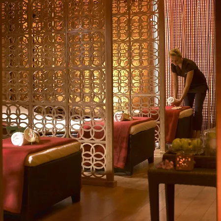 Szálloda Castlecourt Hotel, & Leisure