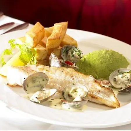 Szálloda Castlecourt Hotel, & Leisure