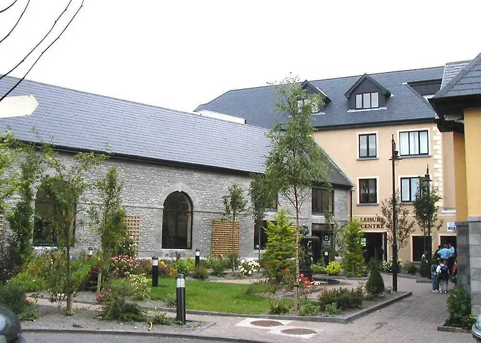 Castlecourt Hotel, & Leisure 4*