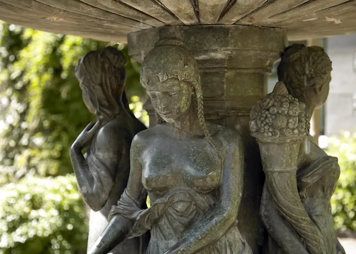 Castlecourt Hotel, & Leisure