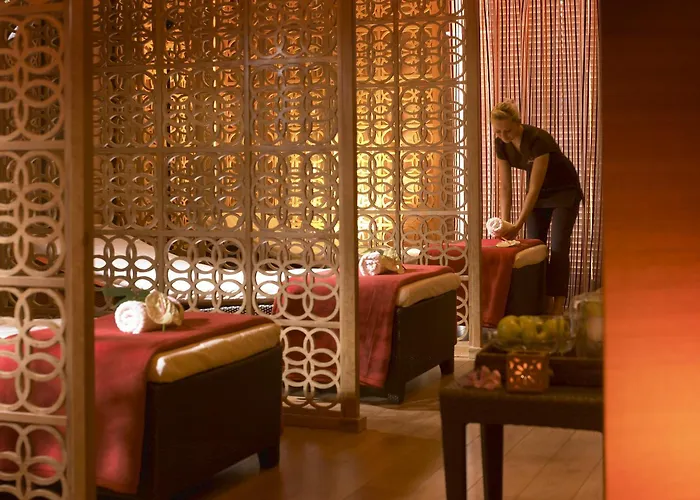 Hotel Castlecourt Hotel, & Leisure