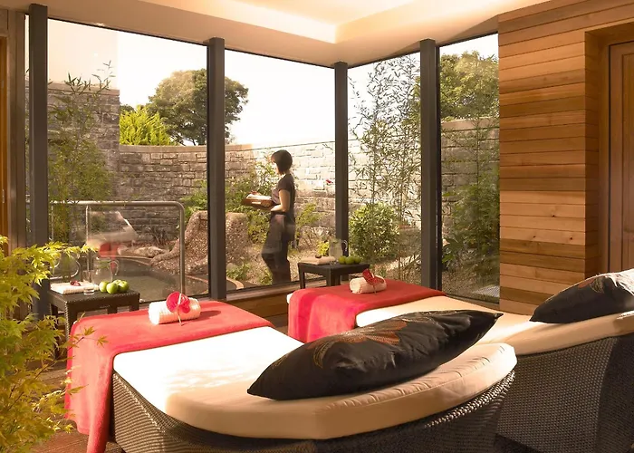 Hotel Castlecourt Hotel, & Leisure