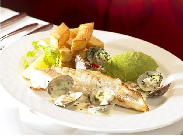 Hotel Castlecourt Hotel, & Leisure