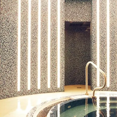 Castlecourt Hotel, & Leisure