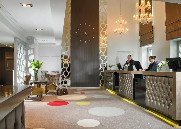 Castlecourt Hotel, & Leisure Ξενοδοχείο 4*
